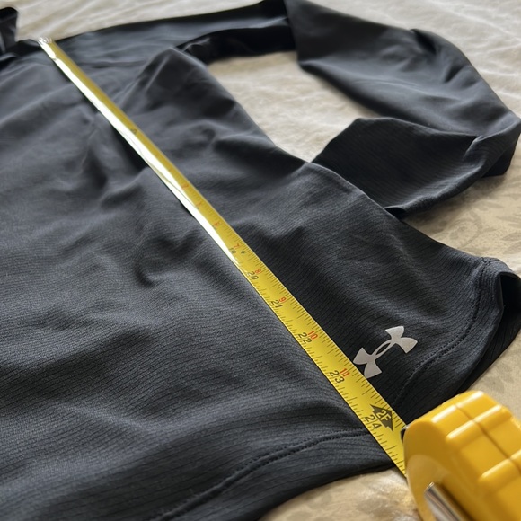 Under Armour Hooded Run Shirt - Picture 6 of 6